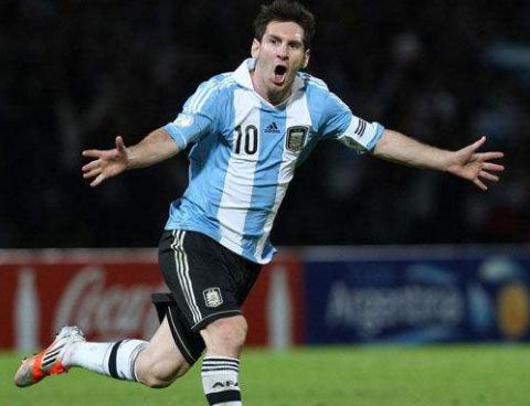  亚特兰大团队足球，伊利契奇策动连环进攻打懵对手  