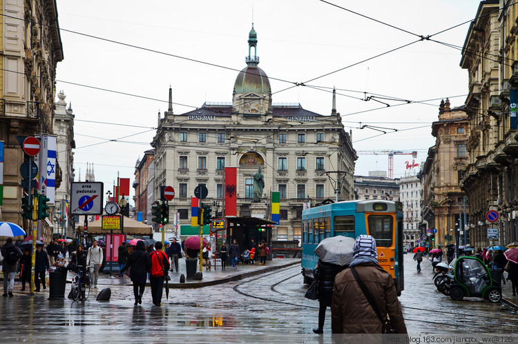  国际米兰雨战艰难取胜维罗纳，蓝黑防线经受住考验